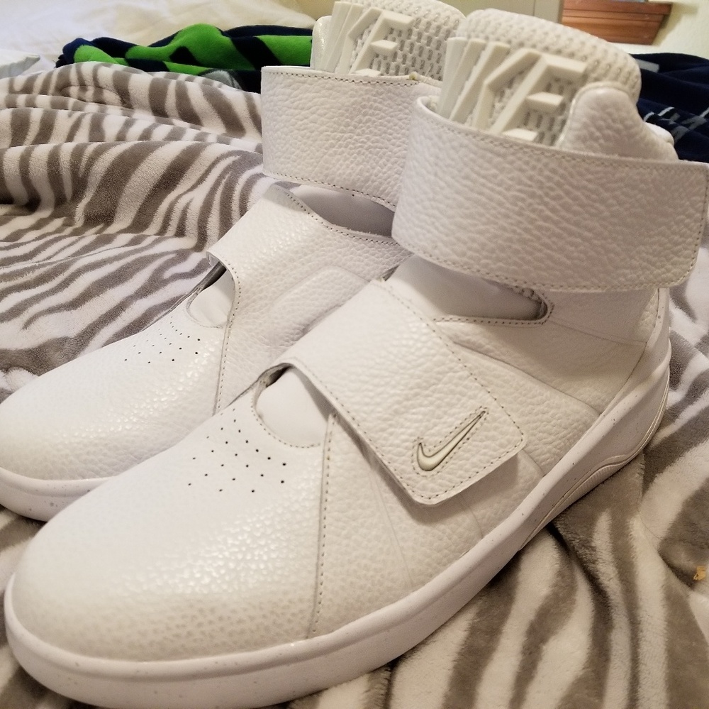 Nike Marxman Sneakers EUC!!! Fresh Summer Whites